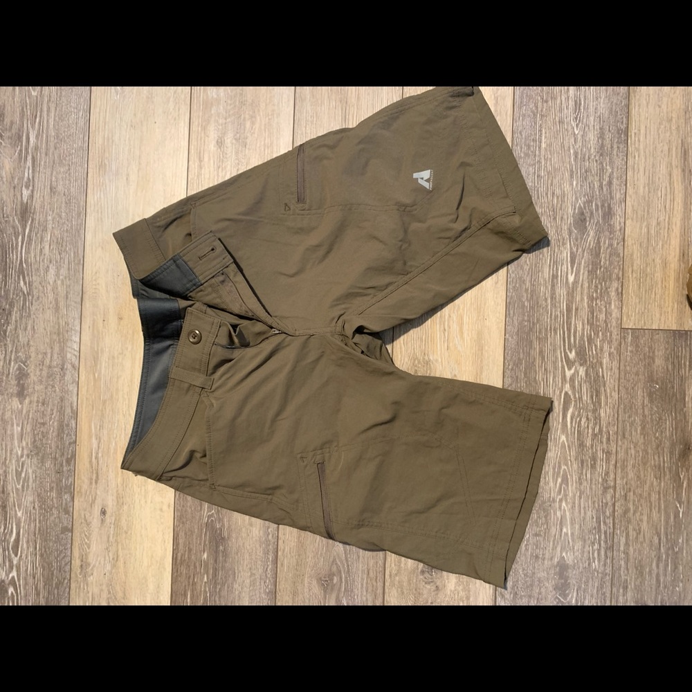 Eddie Bauer mens shorts 33 waist - Nylon Excellent condition